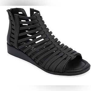 Journee Collection Delilah.  Size 6.5WD. Color:‎ Black